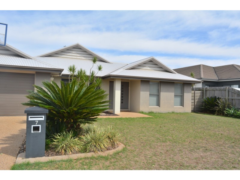 7 Beardsworth Court, Middle Ridge QLD 4350