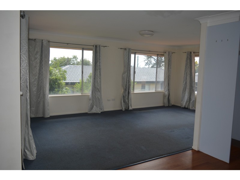 8 Leichardt Street, Centenary Heights QLD 4350