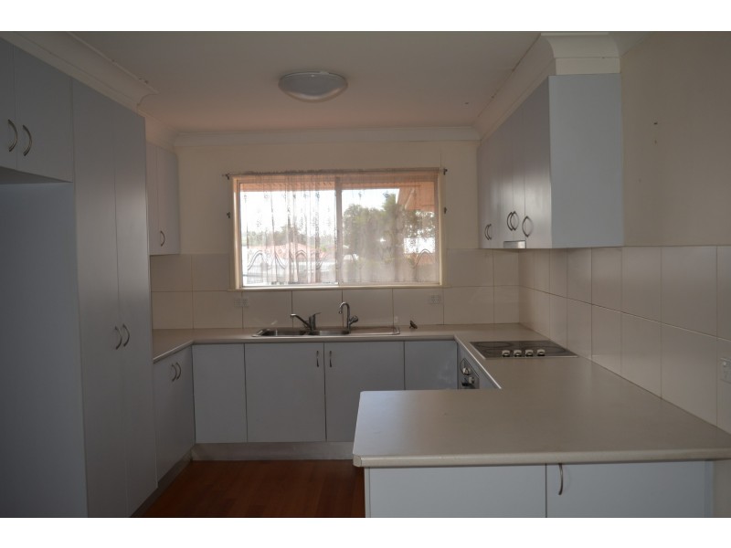 8 Leichardt Street, Centenary Heights QLD 4350