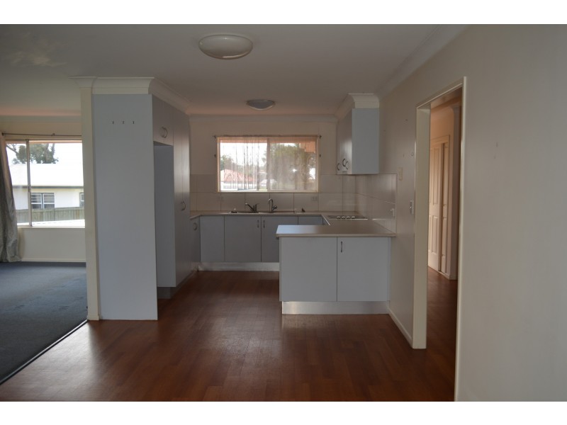 8 Leichardt Street, Centenary Heights QLD 4350