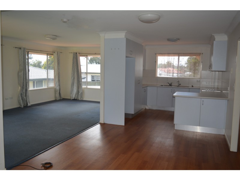 8 Leichardt Street, Centenary Heights QLD 4350