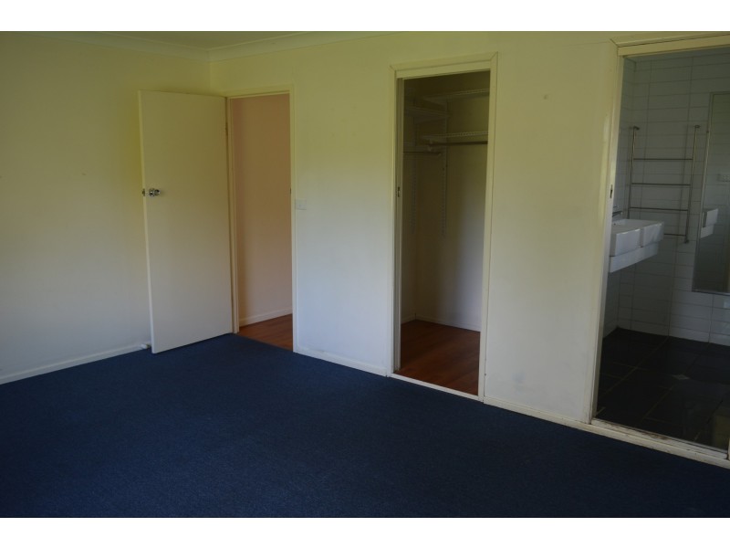 8 Leichardt Street, Centenary Heights QLD 4350