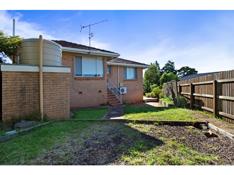 8 Leichardt Street, Centenary Heights QLD 4350