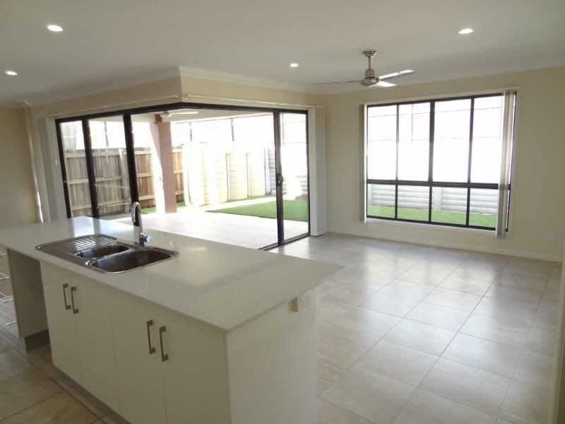 2/42 Woleebee Drive, Glenvale QLD 4350