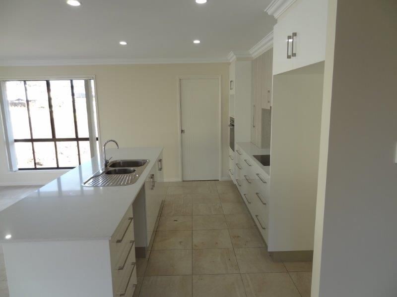 2/42 Woleebee Drive, Glenvale QLD 4350