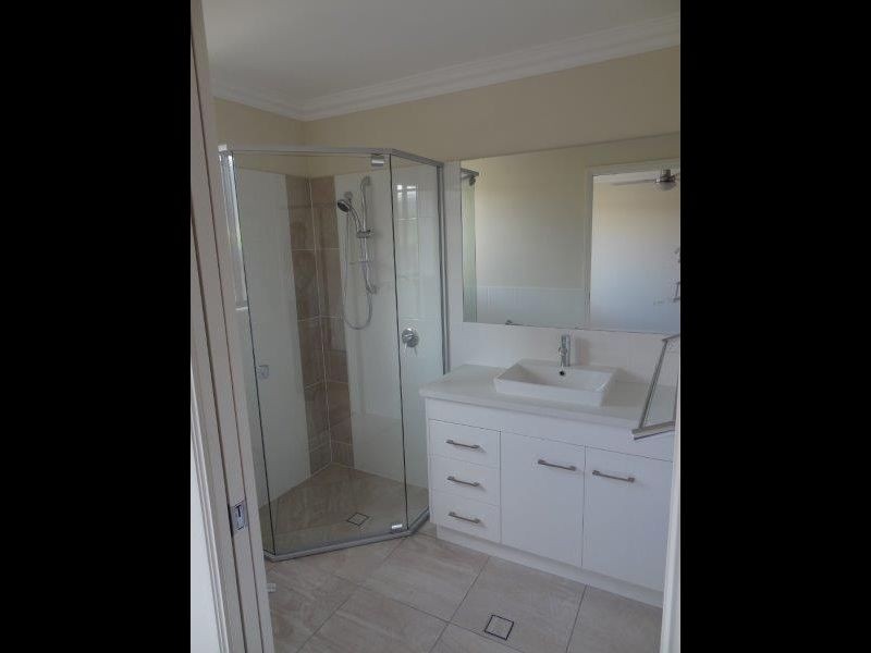 2/42 Woleebee Drive, Glenvale QLD 4350