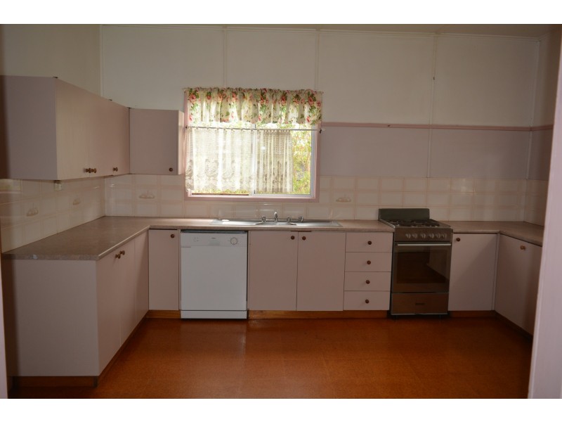 63 Llewellyn Street, Centenary Heights QLD 4350