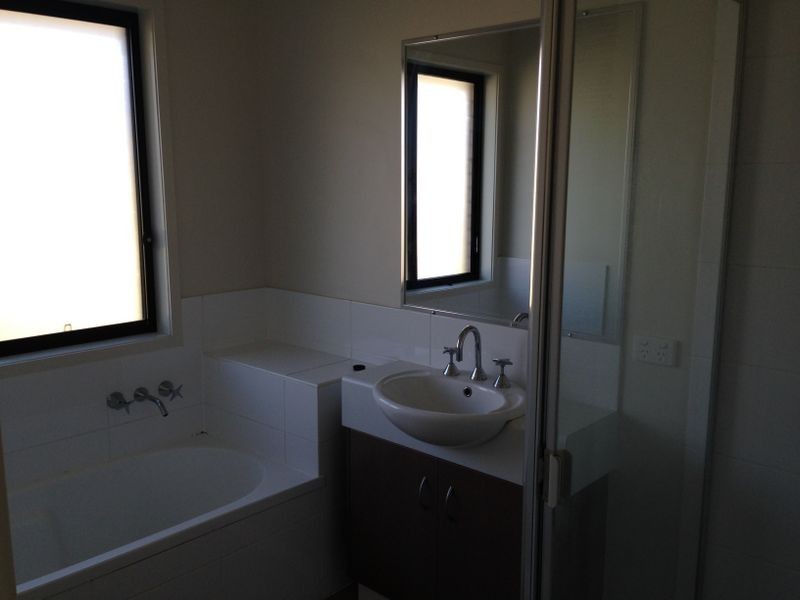 10 High Court Drive, Blue Mountain Heights QLD 4350