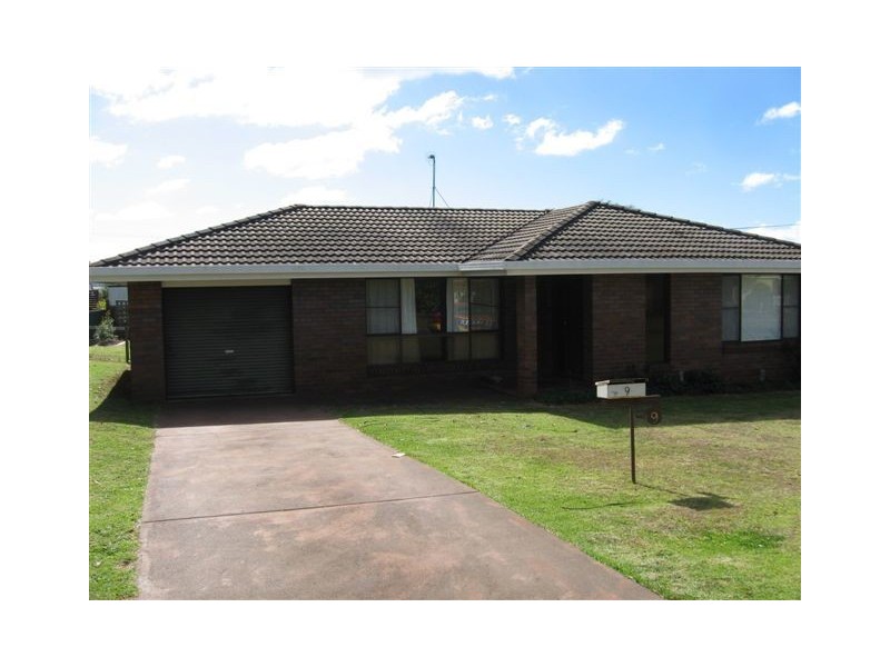 9 Knockator Crescent, Centenary Heights QLD 4350