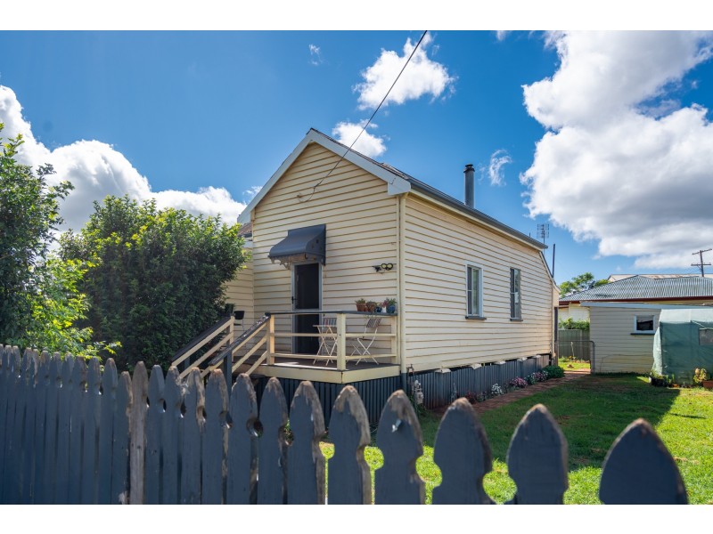 28 Clairmont Street, Newtown QLD 4350