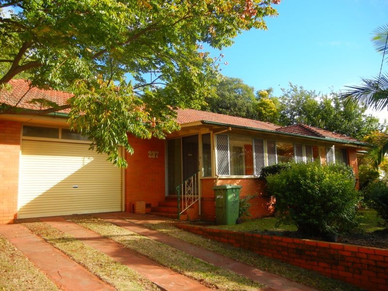 237 West Street, Harristown QLD 4350