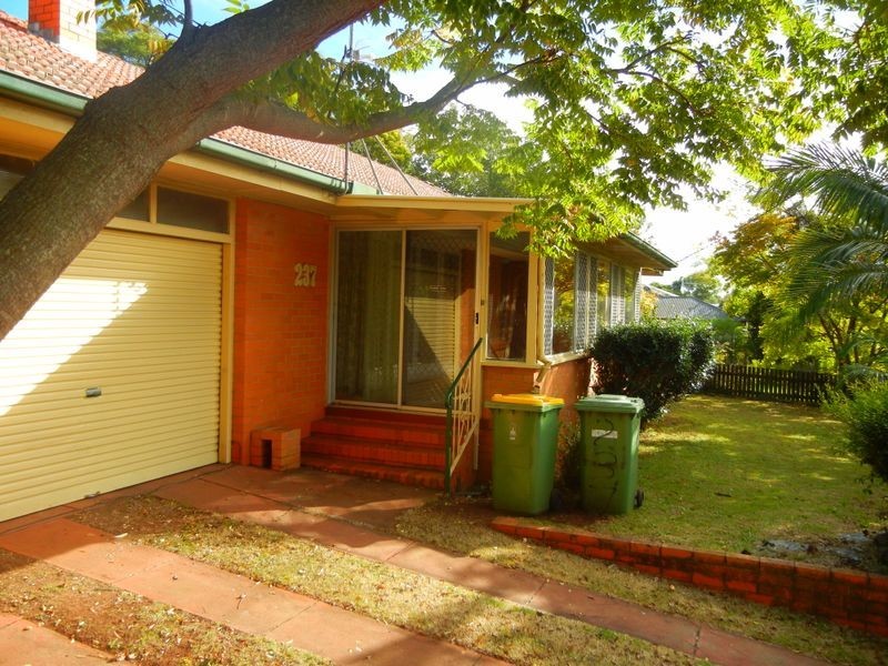 237 West Street, Harristown QLD 4350