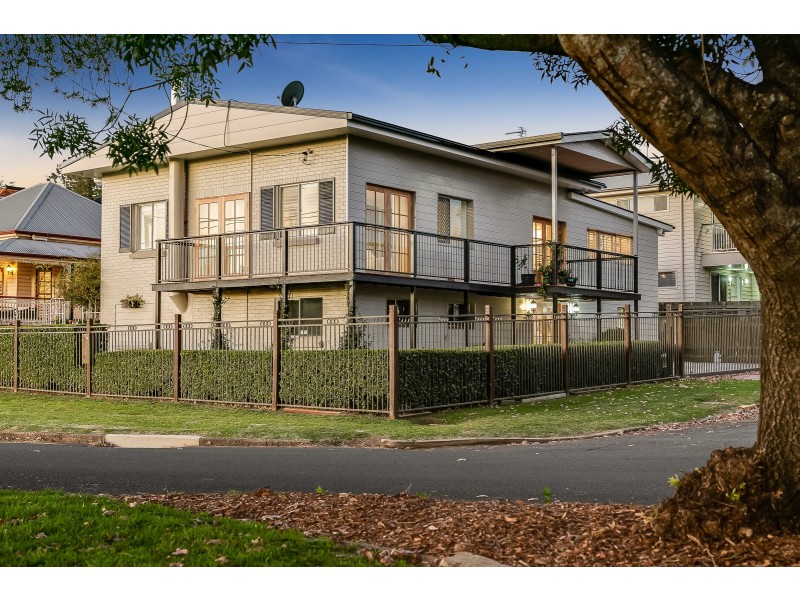 6 Burstow Street, East Toowoomba QLD 4350