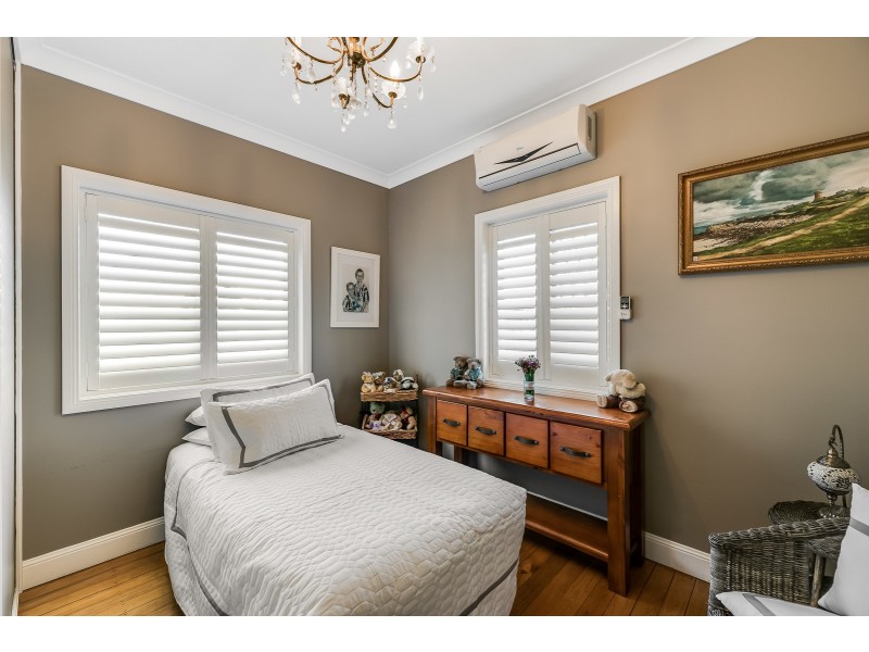 6 Burstow Street, East Toowoomba QLD 4350