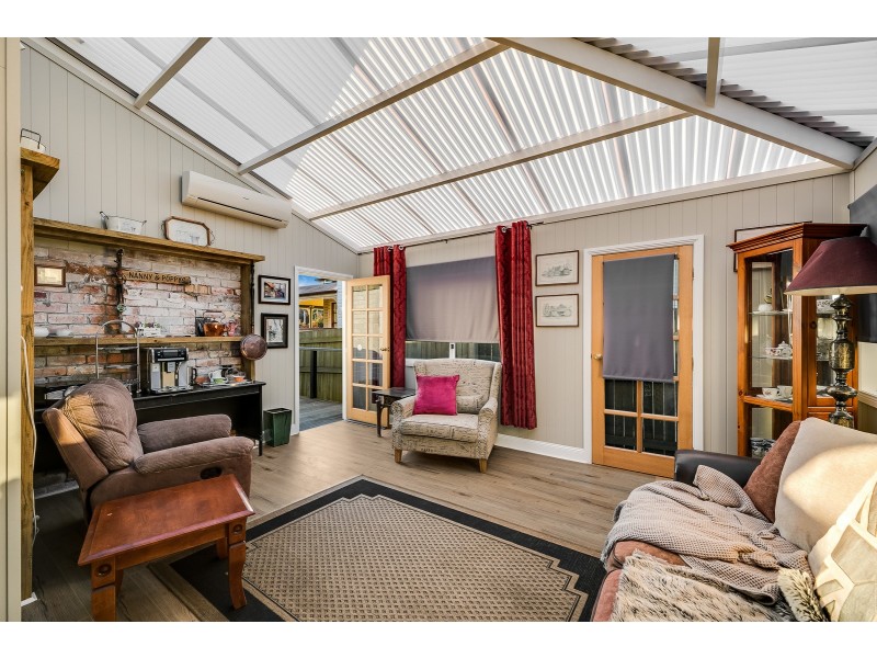 6 Burstow Street, East Toowoomba QLD 4350