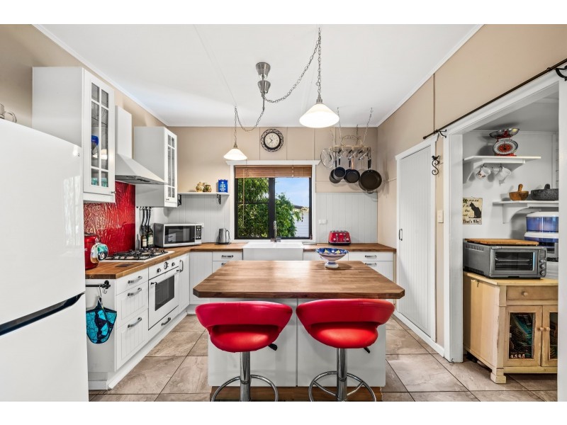 6 Farquharson Street, Harristown QLD 4350