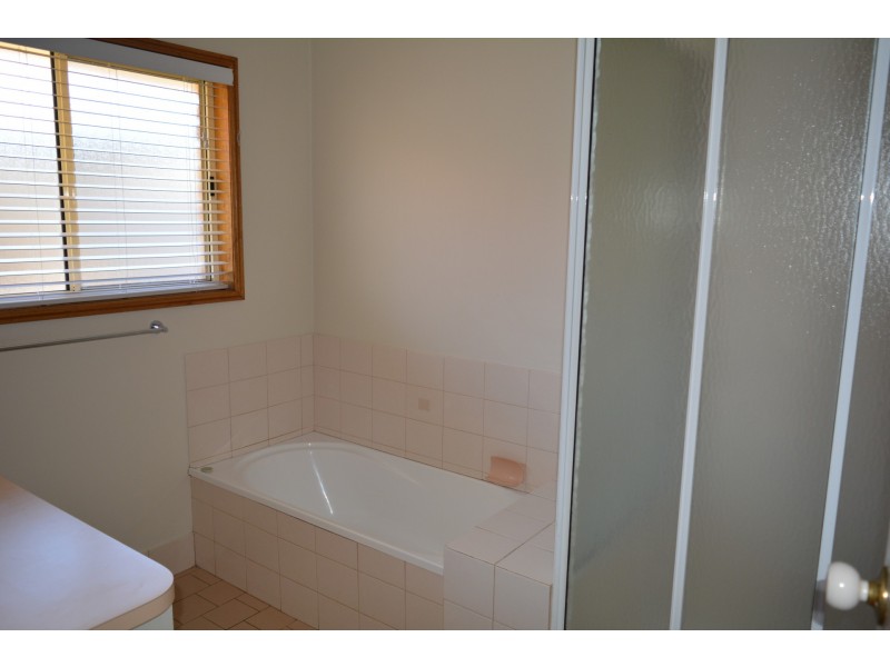 9 Araluen Court, Kearneys Spring QLD 4350