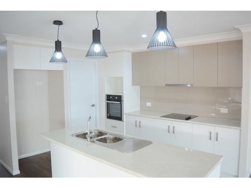 34 Entabeni Drive, Kearneys Spring QLD 4350