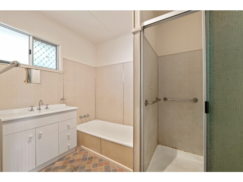 23 Hunter Street, Centenary Heights QLD 4350