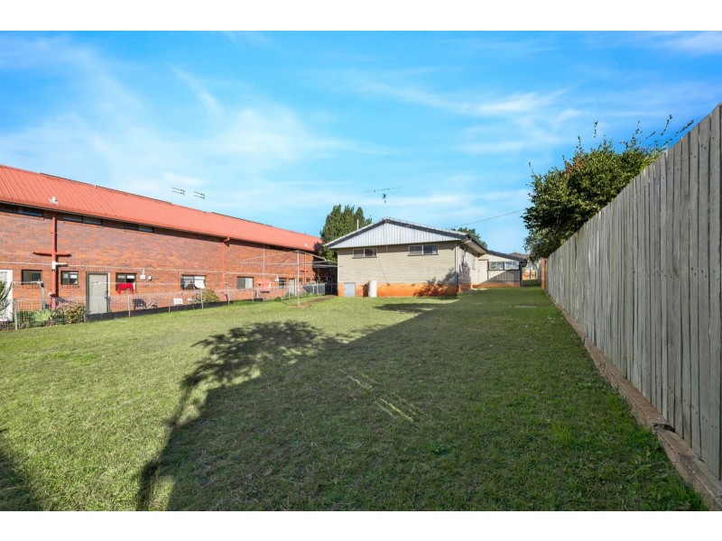 23 Hunter Street, Centenary Heights QLD 4350