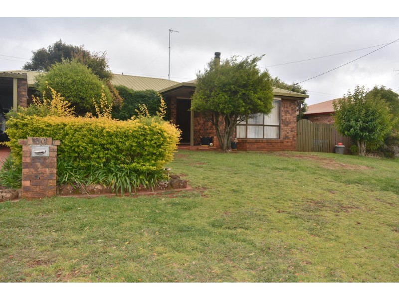 90 Jennifer Crescent, Darling Heights QLD 4350