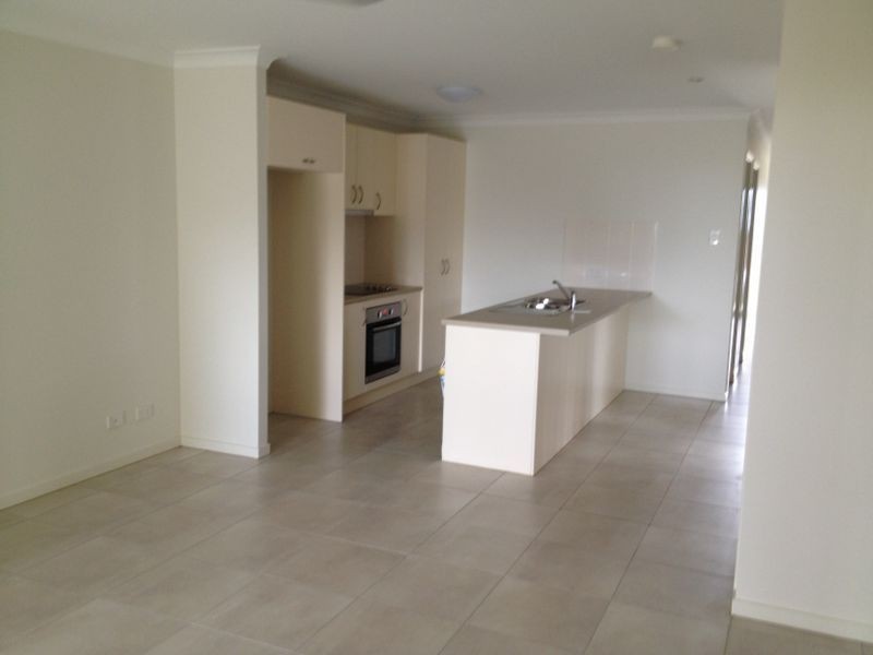 2/18 Sanctuary Drive, Cranley QLD 4350