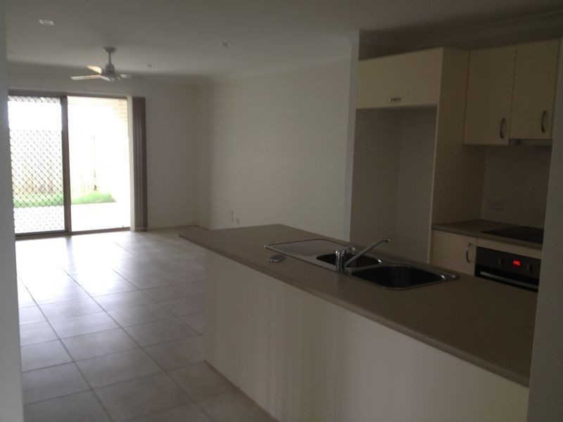 2/18 Sanctuary Drive, Cranley QLD 4350