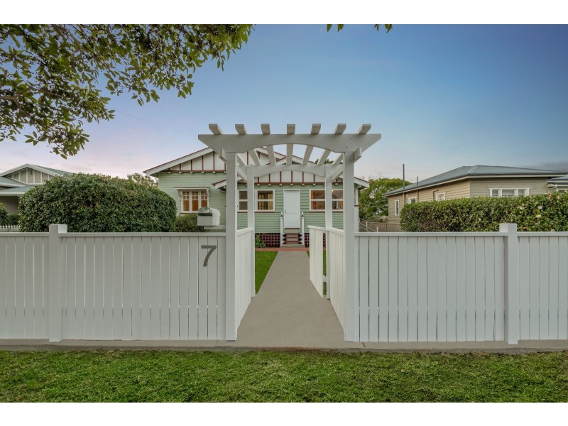 7 Charlotte Street, Newtown QLD 4350