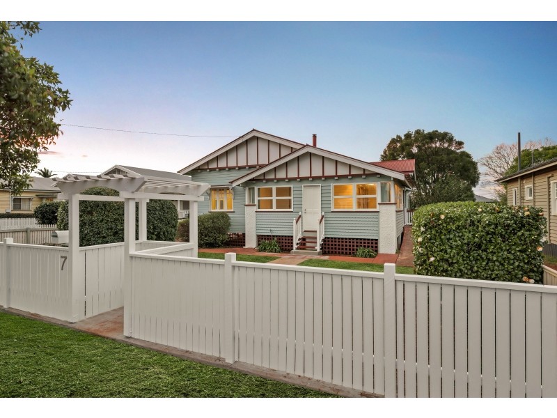 7 Charlotte Street, Newtown QLD 4350