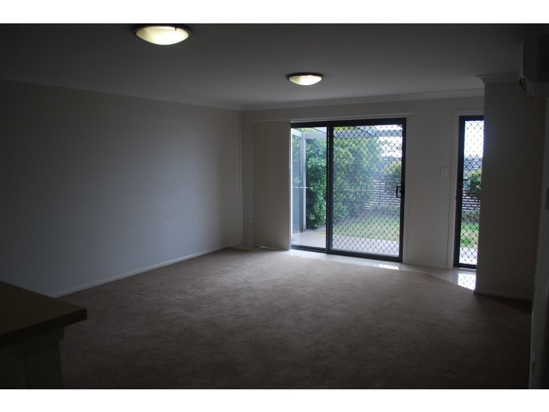 2/14 Sunning Street, Kearneys Spring QLD 4350