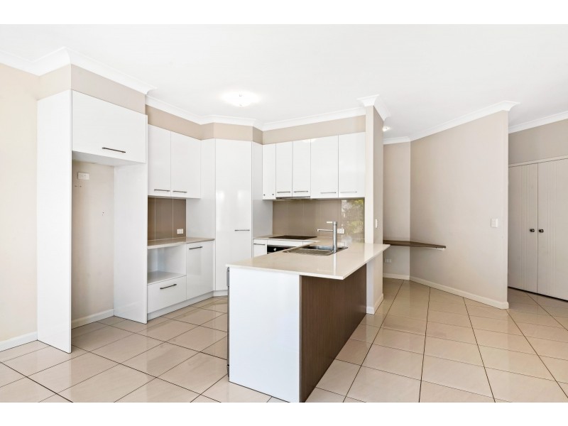2/38 Victory Street, Newtown QLD 4350