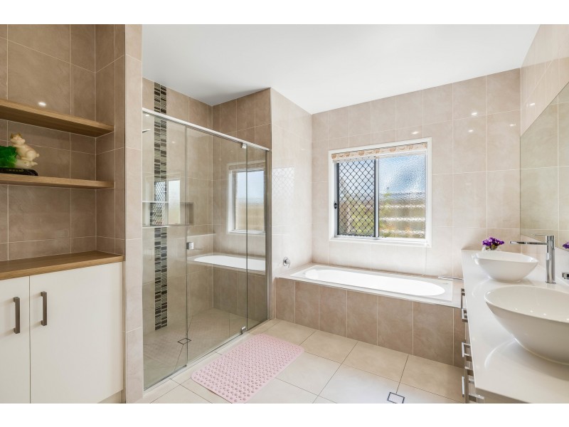 38 Gwenda Drive, Westbrook QLD 4350