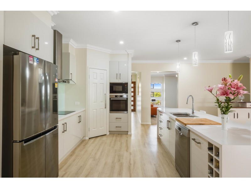 38 Gwenda Drive, Westbrook QLD 4350