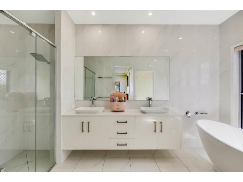 38 Gwenda Drive, Westbrook QLD 4350