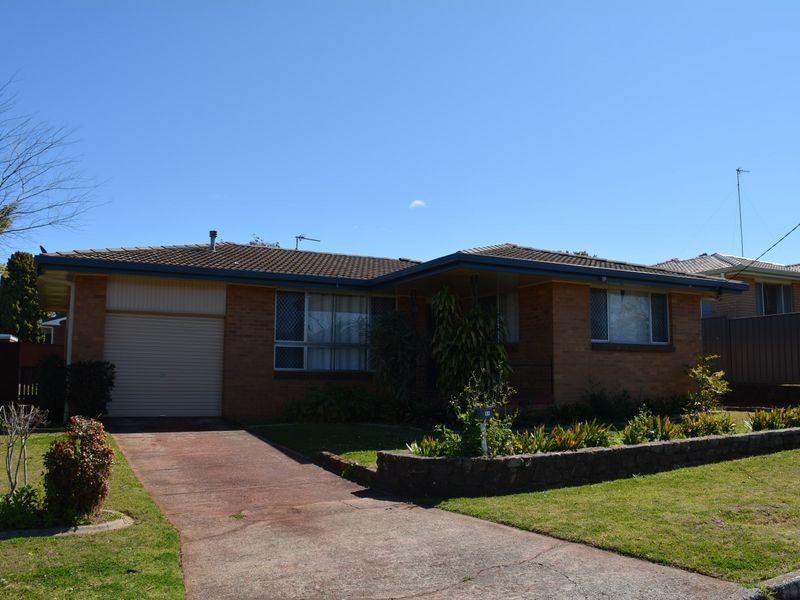 11 Raelyn Street, Centenary Heights QLD 4350