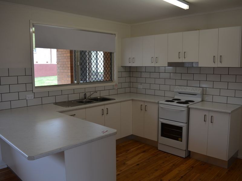 11 Raelyn Street, Centenary Heights QLD 4350