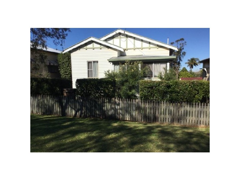 14 Lochel Street, Mount Lofty QLD 4350