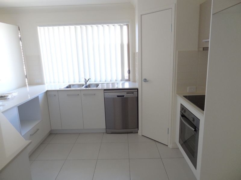 8/98 Main Street, Westbrook QLD 4350