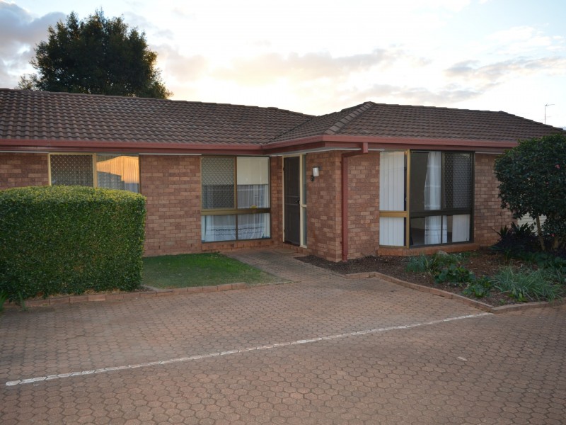 2/301 Bridge Street, Newtown QLD 4350