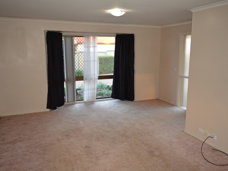 2/301 Bridge Street, Newtown QLD 4350