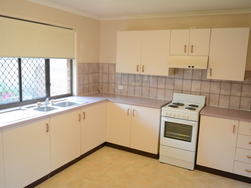 2/301 Bridge Street, Newtown QLD 4350