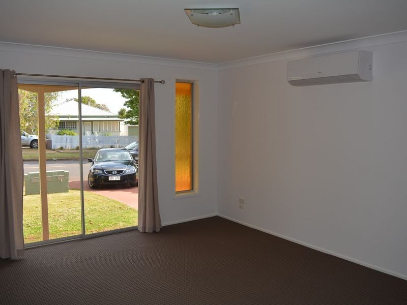 2/255 Alderley Street, Centenary Heights QLD 4350