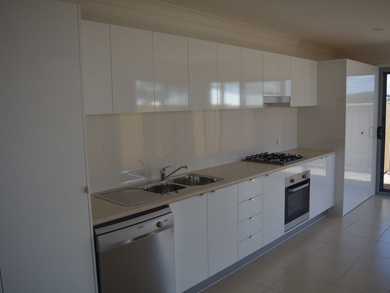 2/11 Carlin Street, Glenvale QLD 4350