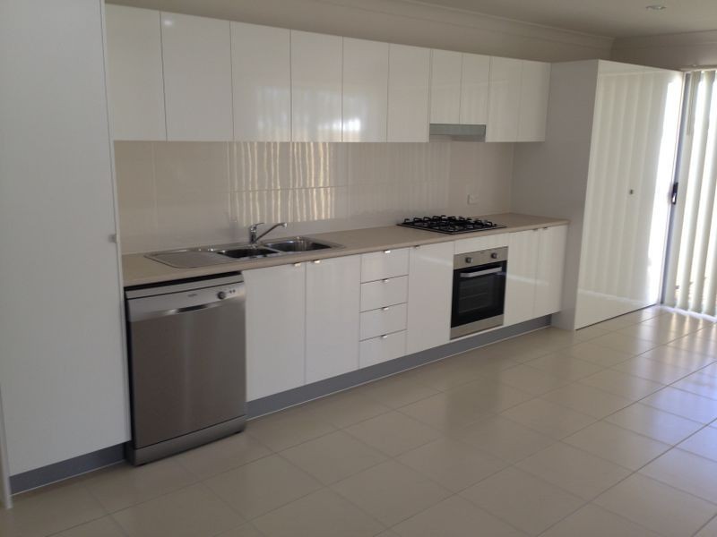 2/11 Carlin Street, Glenvale QLD 4350