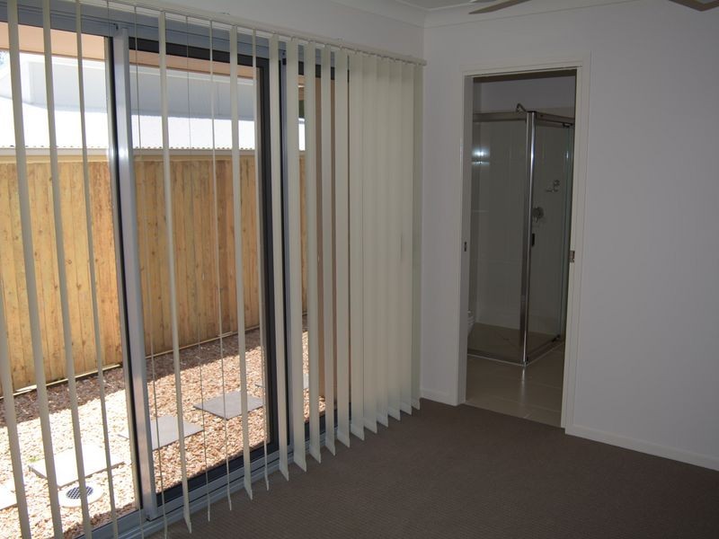 2/11 Carlin Street, Glenvale QLD 4350