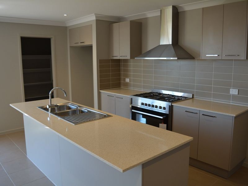 9 Abbey Street, Cranley QLD 4350