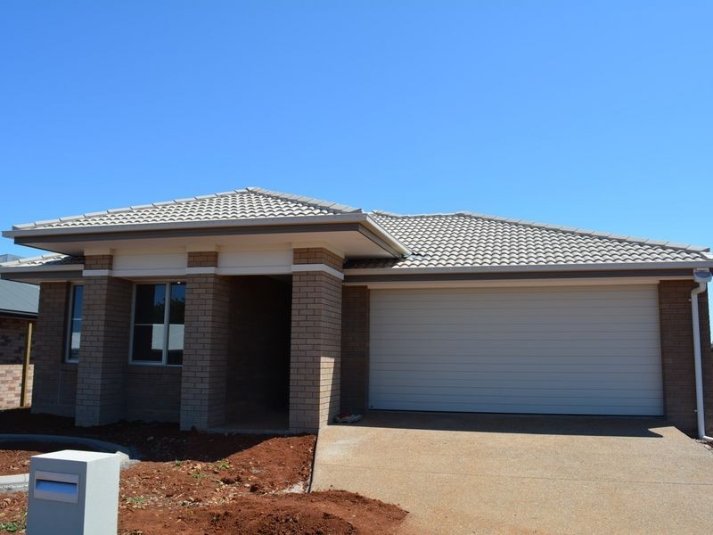 9 Abbey Street, Cranley QLD 4350