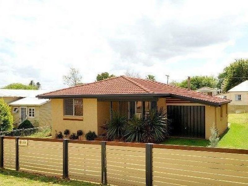 11 Cooper Street, South Toowoomba QLD 4350