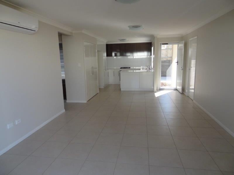 2/9 Sunning Street, Kearneys Spring QLD 4350