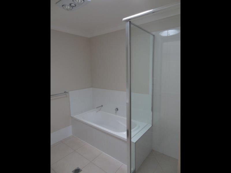 2/9 Sunning Street, Kearneys Spring QLD 4350